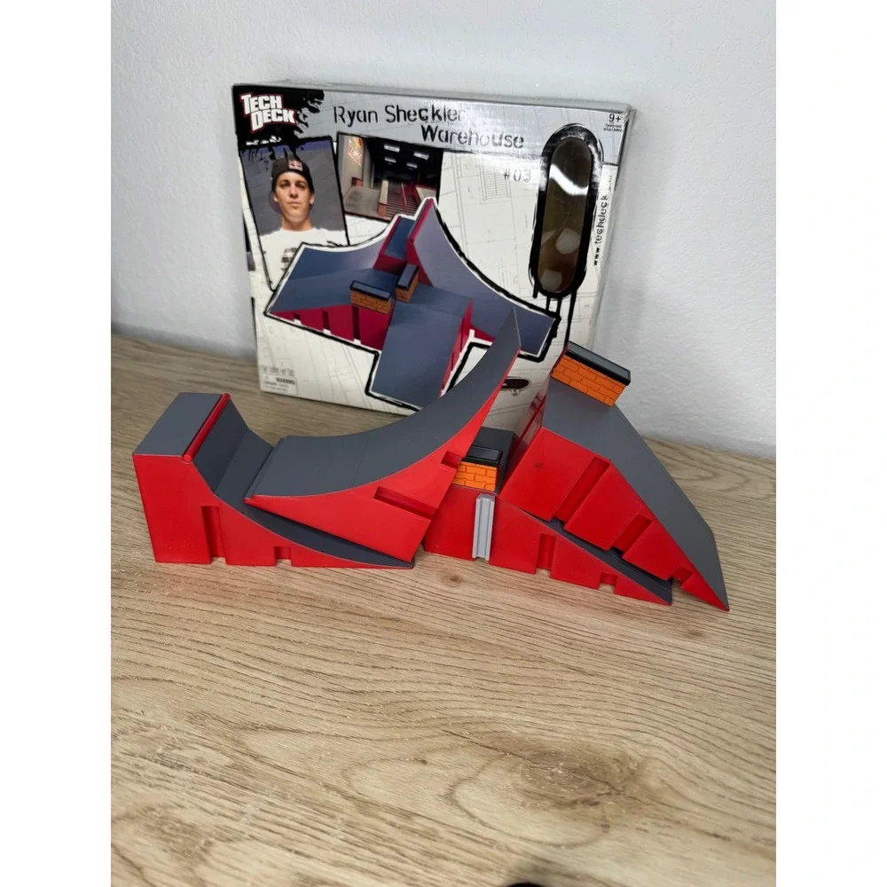 Tech Deck Ryan Sheckler Warehouse Play Set 03 Fingerboard Ramp Vintage 2009 Red